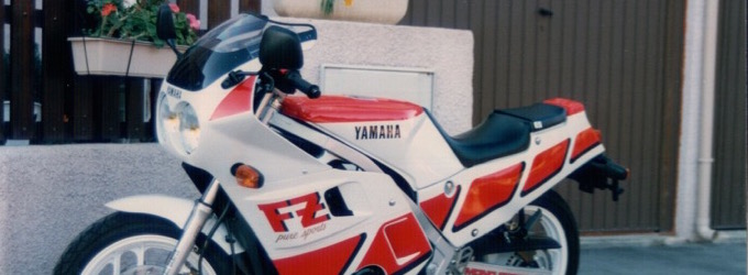 "Et là c'est ma Yamaha FZ 600 de 1988"